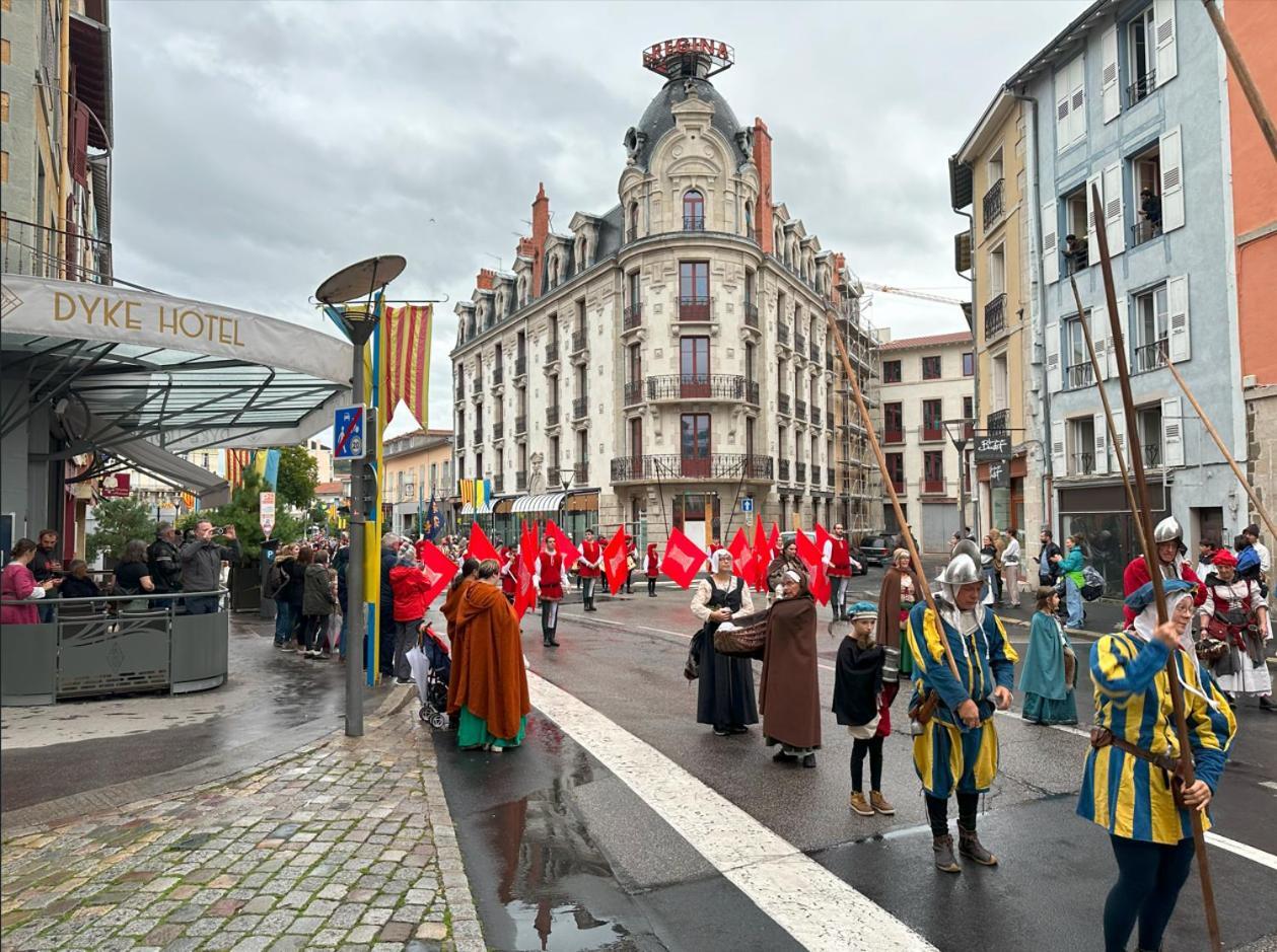 Dyke Hotel Le Puy-en-Velay Esterno foto